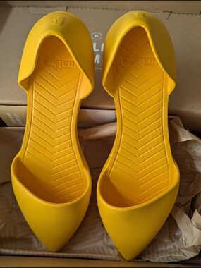 ✨NEW!✨ Native Audrey Pointy Sandal Flats -  Groovy Yellow Size W10 💛
